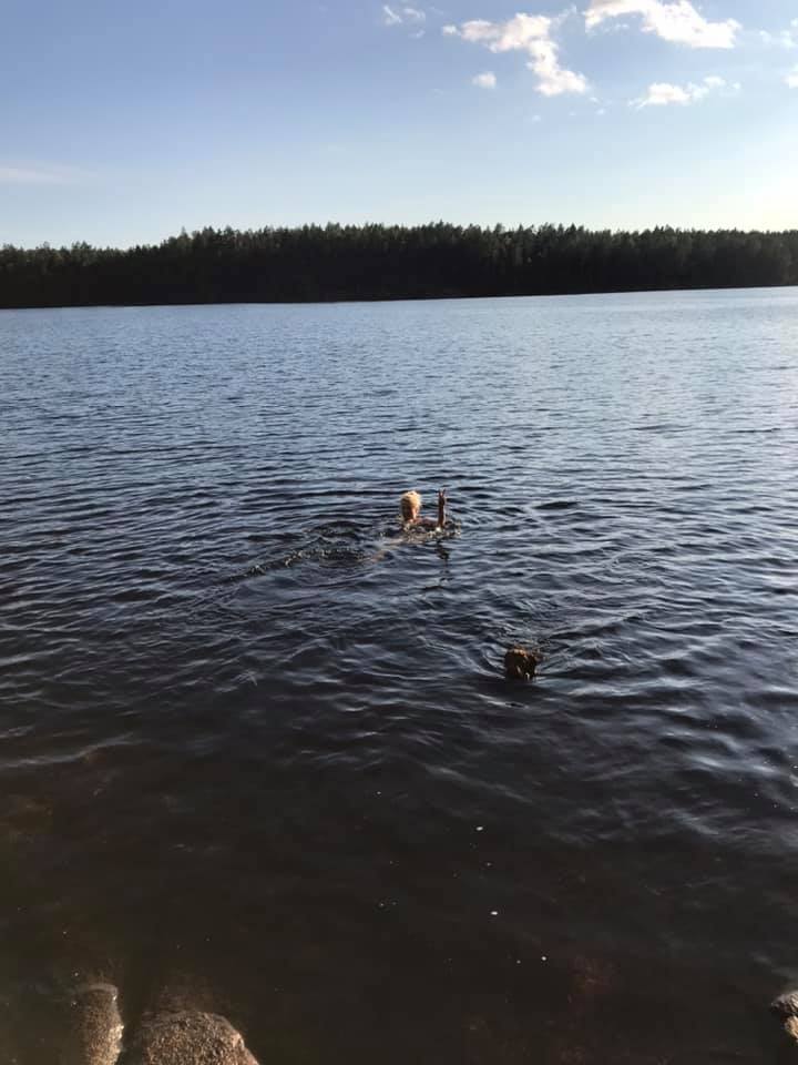 Nanna Rustholkarhun 100 pulahdus suoritettu Ruuhijärvessä vuonna 2020