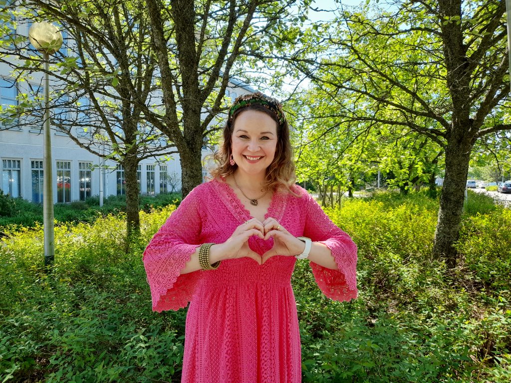 Paula Mäkelä toimii Vihti-rakkauden lähettiläänä kesällä 2024